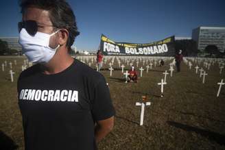 Manifestação em frente ao Congresso Nacional sobre as mortes por covid-19 no Brasil