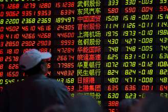 Painel eletrônico com informações de ações em corretora de Xangai. REUTERS/Aly Song