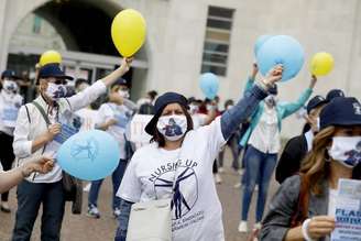 Manifestação de enfermeiros contra gestão da pandemia de coronavírus na Itália, em 9 de junho