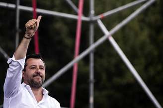 Aliado do brasileiro na Itália publicou mensagem no Twitter