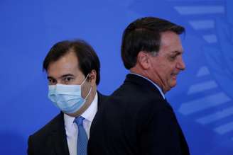 Maia e Bolsonaro participam de cerimônia no Palácio do Planalto no mês passado
17/06/2020
REUTERS/Adriano Machado