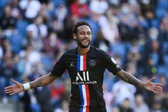 Neymar tem média de quase um gol por jogo (Foto: ANNE-CHRISTINE POUJOULAT / AFP)