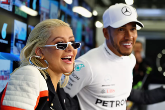 Christina Aguilera esteve nos boxes da Mercedes em Baku 2018 
