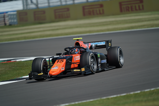 Felipe Drugovich alcançou o feito de marcar a pole-position da F2 em Silverstone nesta sexta-feira 