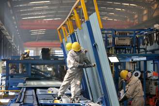 Trabalhores de indústria em Nantong, China 
16/03/2020
China Daily via REUTERS
