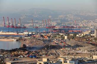Danos provocados por explosão na área portuária de Beirute
05/08/2020 REUTERS/Mohamed Azakir
