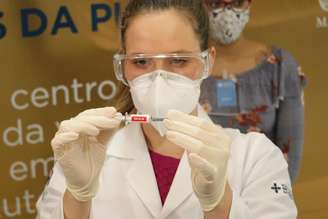 A cidade Porto Alegre, RS, registra os primeiros testes de vacina contra o Covid 19, neste sábado, 08, no centro de pesquisa do Hospital São Luca 