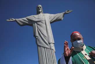Missa diante de estátua do Cristo Redentor
09/08/2020
REUTERS/Ian Cheibub