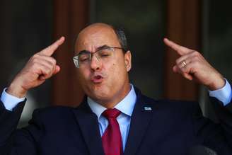 Governador do Rio de Janeiro, Wilson Witzel, faz pronunciamento a jornalistas após ser afastado do cargo
28/08/2020
REUTERS/Pilar Olivares