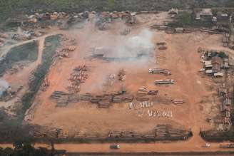 Vista aérea de madeira cortada da Amazônia perto de Porto Velho
14/08/2020 REUTERS/Ueslei Marcelino