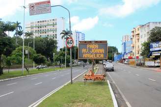 Movimentação na Av. Presidente Castelo Branco, Vale de Nazaré, em Salvador