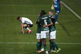 Palmeiras aproveita expulsões do Corinthians e vence o 1º Derby da Neo Química Arena