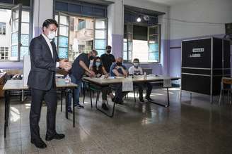 Primeiro-ministro Giuseppe Conte em colégio eleitoral em Roma