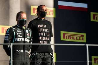 Vencedor do GP da Toscana, Lewis Hamilton protesta contra assassinato de Breonna Taylor 