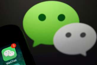 Vista de aplicativo de mensagens WeChat. 7/8/2020. REUTERS/Florence Lo
