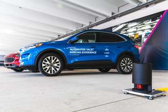 Carros de teste da Ford operam por comunicação veículo-infraestrutura (V2I) usando a tecnologia da Bosch.