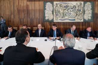 Jair Bolsonaro durante reunião com os ministros em Brasília