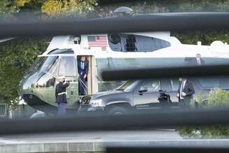 Chegada de Trump ao Centro Médico Militar Nacional Walter Reed em Bethesda, Maryland