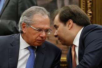 Guedes  e Maia conversam em reunião da CCJ da Câmara, em abril do ano passado
03/04/2019
REUTERS/Adriano Machado