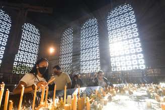 Fiéis católicos visitaram a Basílica Nacional de Nossa Senhora de Aparecida, em Aparecida, interior de São Paulo