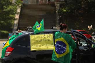 Movimento Vem Pra Rua organiza a carreata 'Manifestação Contra o Acordão pela Impunidade