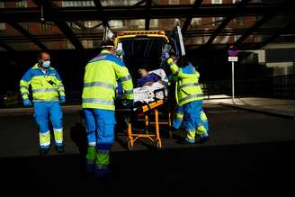 Equipes de emergência trabalham em Madri durante pandemia de Covid-19
19/10/2020 REUTERS/Juan Medina