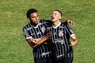 Corinthians vence, respira e afunda Vasco em crise