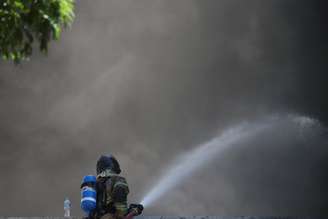 Bombeiro combate incêndio em hospital no Rio de Janeiro
27/10/2020
REUTERS/Ricardo Moraes