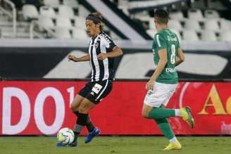 Honda errou no gol do Botafogo contra o Cuiabá no Nilton Santos (Foto: Vítor Silva/ BFR)