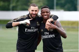 Benzema e Vini Jr. em treino do Real Madrid (Foto: Divulgação)