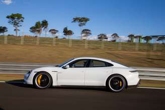 Porsche Taycan: novo líder na venda de carros elétricos no Brasil.