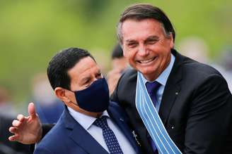 Após bronca de Bolsonaro, Mourão diz que "se penitencia"