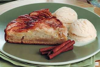 Guia da Cozinha - Torta de maçã e canela com sorvete prática e saborosa