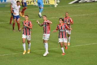 Luciano comemora gol contra o Bahia