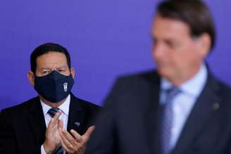 Mourão e Bolsonaro participam de ceriômia no Palácio do Planalto
09/11/2020
REUTERS/Adriano Machado