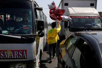 Carros parados no trânsito em Lima
08/05/2020
REUTERS/Sebastian Castaneda