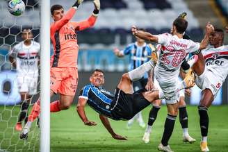 Diego Souza marcou o gol da vitória do Grêmio contra o São Paulo