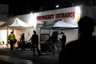 Vista de hospital em Huntington Park, Califórnia (EUA), em meio à pandemia de coronavírus 
29/12/2020
REUTERS/Bing Guan