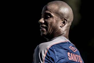 Carlos Sánchez se recupera de uma cirurgia no joelho (Foto: Ivan Storti/Santos FC)