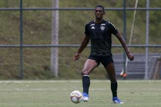 O zagueiro Kanu pode estar de saída do Botafogo para o Cruz Azul (Foto: Divulgação/Vítor Silva)