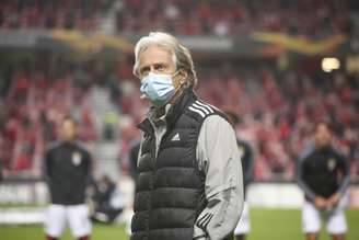Técnico lusitano apresentou sintomas, mas comandou treino nesta terça (Foto: Divulgação / Site oficial do Benfica)
