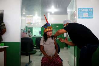 Indígena recebe dose de vacina contra o coronavírus em Tabatinga, no Amazonas
19/01/2021
REUTERS/Adriano Machado