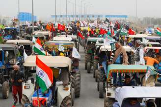 Produtores rurais protestam nos arredores de Nova Délhi contra reformas agrícolas da Índia 
07/01/2021
REUTERS/Adnan Abidi