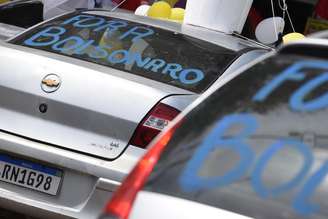 Manifestantes pedem a saída de Jair Bolsonaro