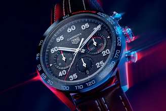 Novo relógio TAG Heuer conta com o nome da Porsche inscrito no bezel de aço inox. 