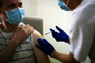 Vacinação com imunizante da AstraZeneca
