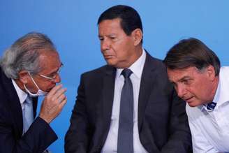 Mourão entre Guedes e Bolsonaro no Palácio do Planalto
12/01/2021
REUTERS/Adriano Machado