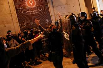 Protestos em Madri, na Espanha, contra a prisão do rapper Pablo Hasel 
17/02/2021
REUTERS/Susana Vera