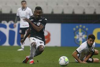 Kalou fez o gol da virada botafoguense contra o Corinthians (Foto: Vitor Silva/Botafogo)