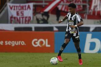 Warley deu a assistência do único gol da partida (Foto: Vítor Silva/Botafogo)